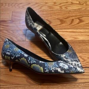 Elegant Blue and Yellow Women's Pumps